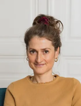 Dr.in Karoline Peter
